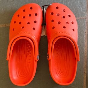 New CROCS M7/W9